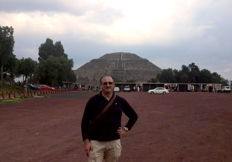 Teotihuacan Pyramid of the Sun, 75 m high and 225 m wide (one of the three largest in the world), 100 AD, central Mexico. It has nothing to do with Maya and Aztecs, who lived many centuries later, even thousands of km away (maya).