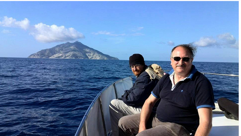 By boat to the island of Montecristo, with the director of GreenPeace, Alessandro Giannì